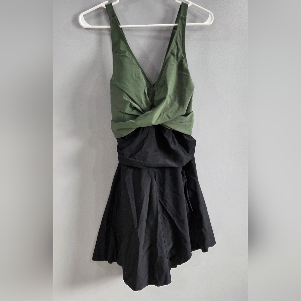 Two-Tone V-Neck Sleeveless Swim Dress - Olive Green and Black, XXL
